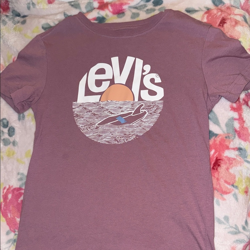 Levi's Mauve Tee with Sunset Surf Graphic